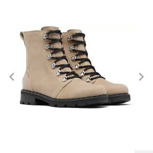 Womens SOREL boots.